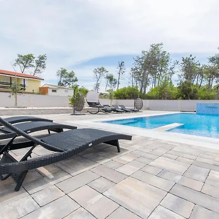 Charming 2-bedroom With Stunning Views In * Vir