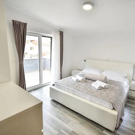 Apartmán Charming 2-bedroom With Stunning Views In *