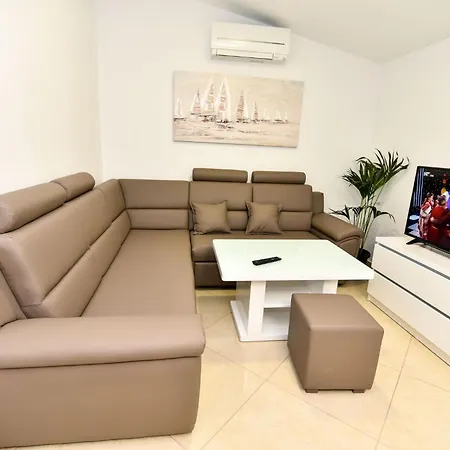Charming 2-bedroom With Stunning Views In * Vir